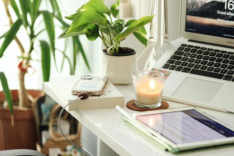 Creating a Relaxing and Productive Home Office Environment